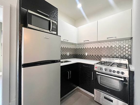 5th image of 175 Menahan St #3L