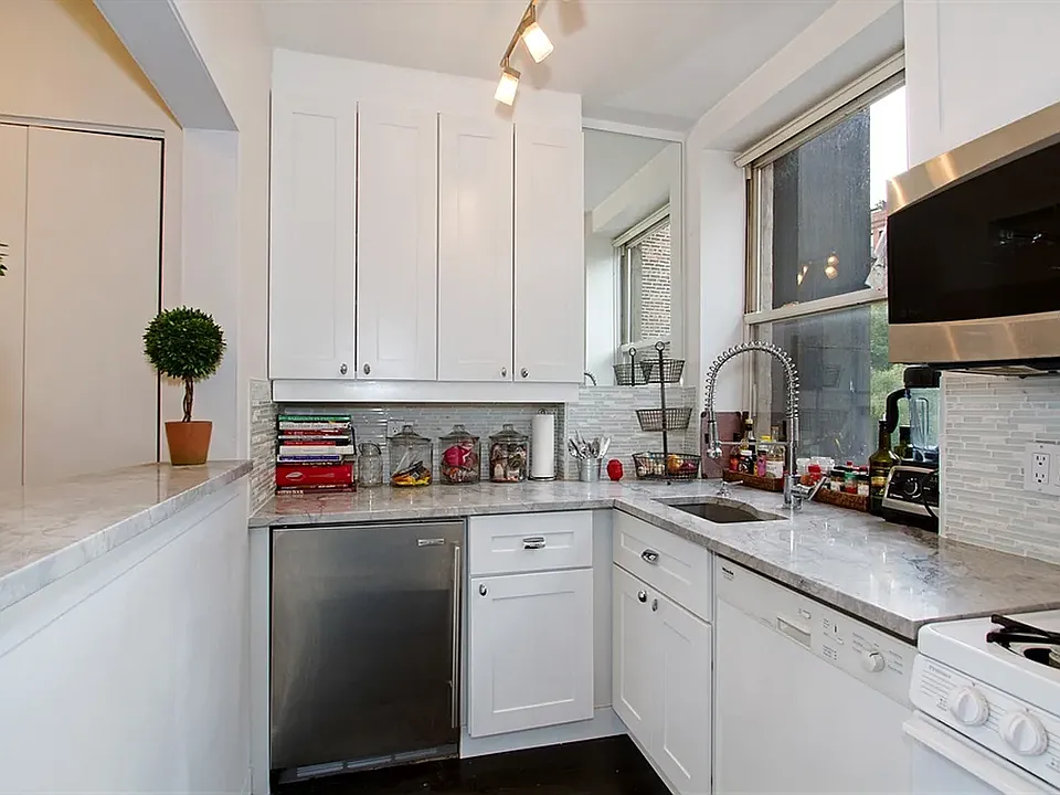 47 Bond St #4
