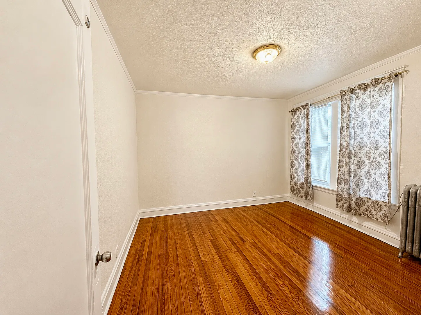 3 bed, 980 sqft, $1,300 — Photo 3