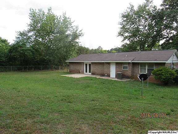 4th image of 136 Greenwood Cir