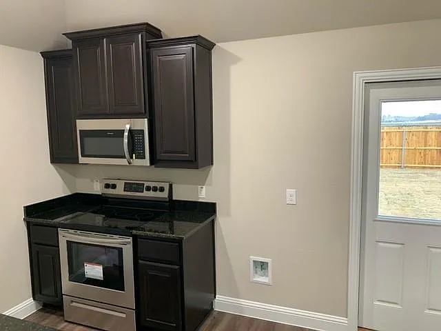 1402 Warringwood Dr — Photo 5