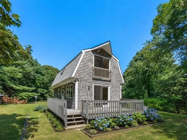 32 Acushnet Rd, Mattapoisett, MA 02739