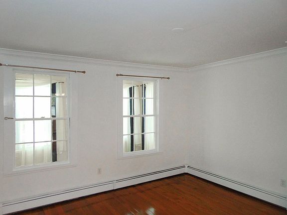 5th image of 60 Paulding Ave Unit 60