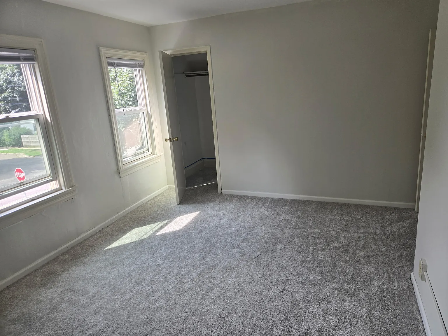 489 Whitall St — Photo 3