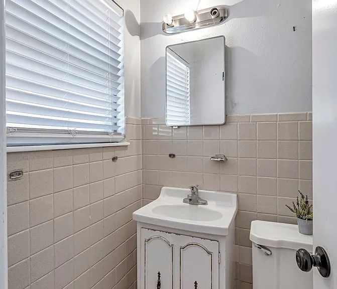 1311 E 52nd St #1 — Photo 9