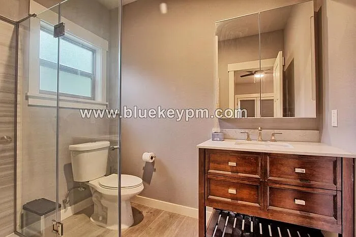 2422 NE Glisan St #E — Photo 4