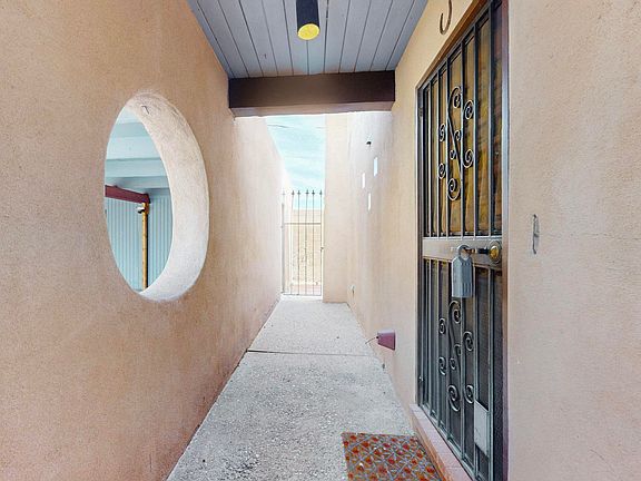 4th image of 1005 Guadalupe Del Prado St NW