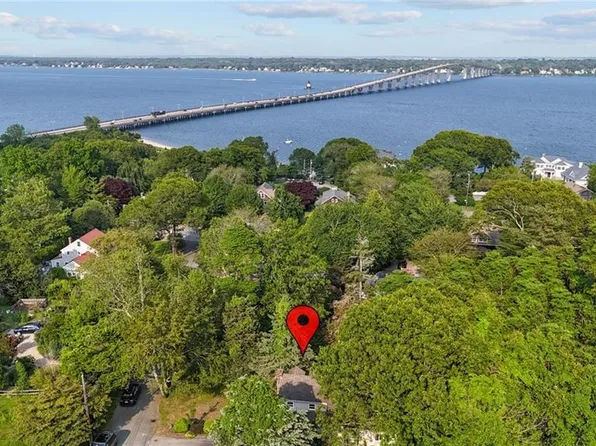 105 North Rd, Saunderstown, RI 02874