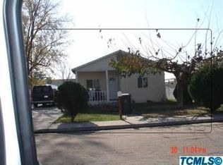 1039 E Davis St, Pixley, CA