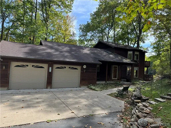 858 Luther Rd, East Aurora, NY 14052