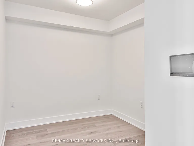 585 Bloor St E #2321 — Photo 12