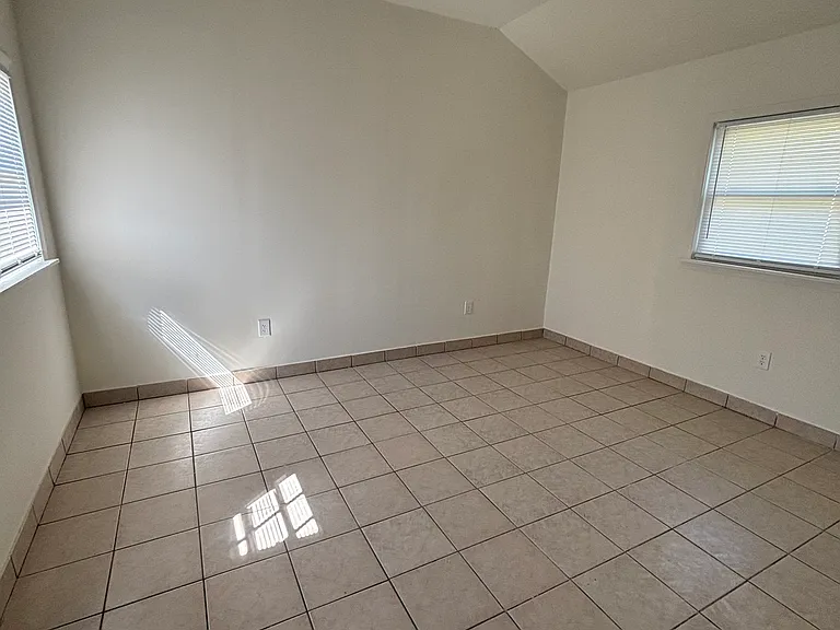 2712 Lyndhurst St NW — Photo 14