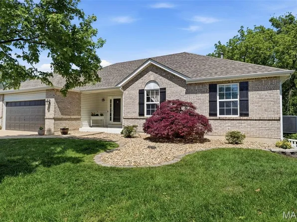 1098 Reddington Timbers Dr, Saint Charles, MO 63304
