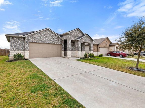 2nd image of 204 Rochester Ln