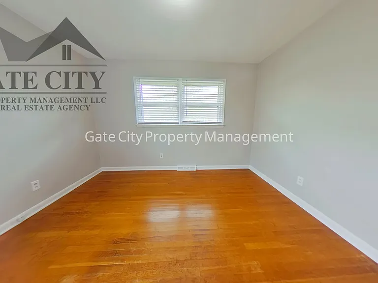 611 Mobile St — Photo 10
