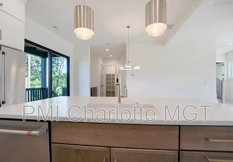 428 Dover Ave — Photo 21