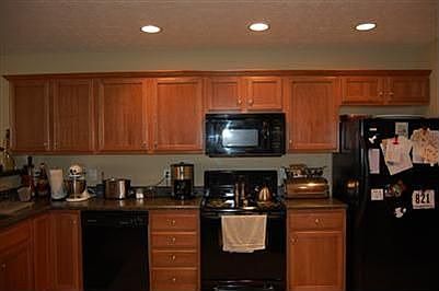 4th image of 725 Drury Ln