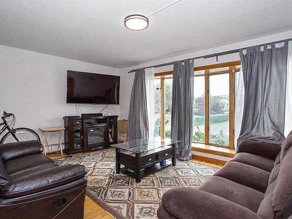 4th image of 286 Lawrence Ave
