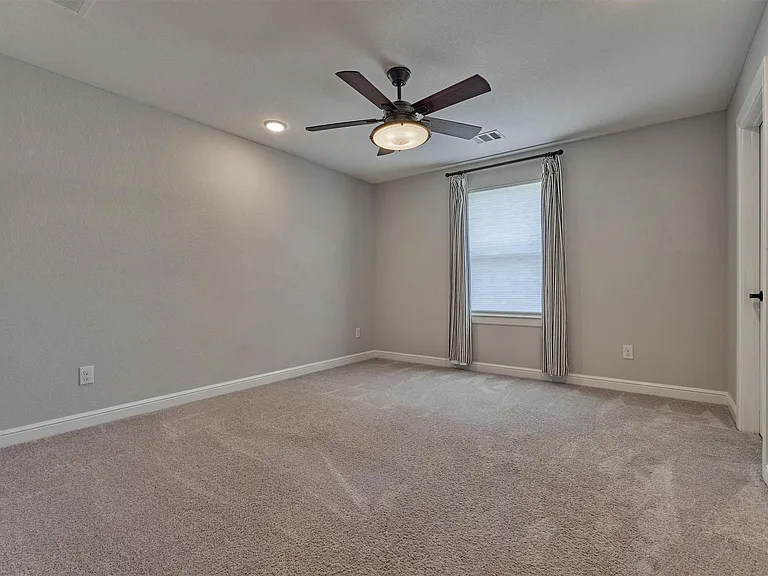 11 Shumard Oak Dr — Photo 30