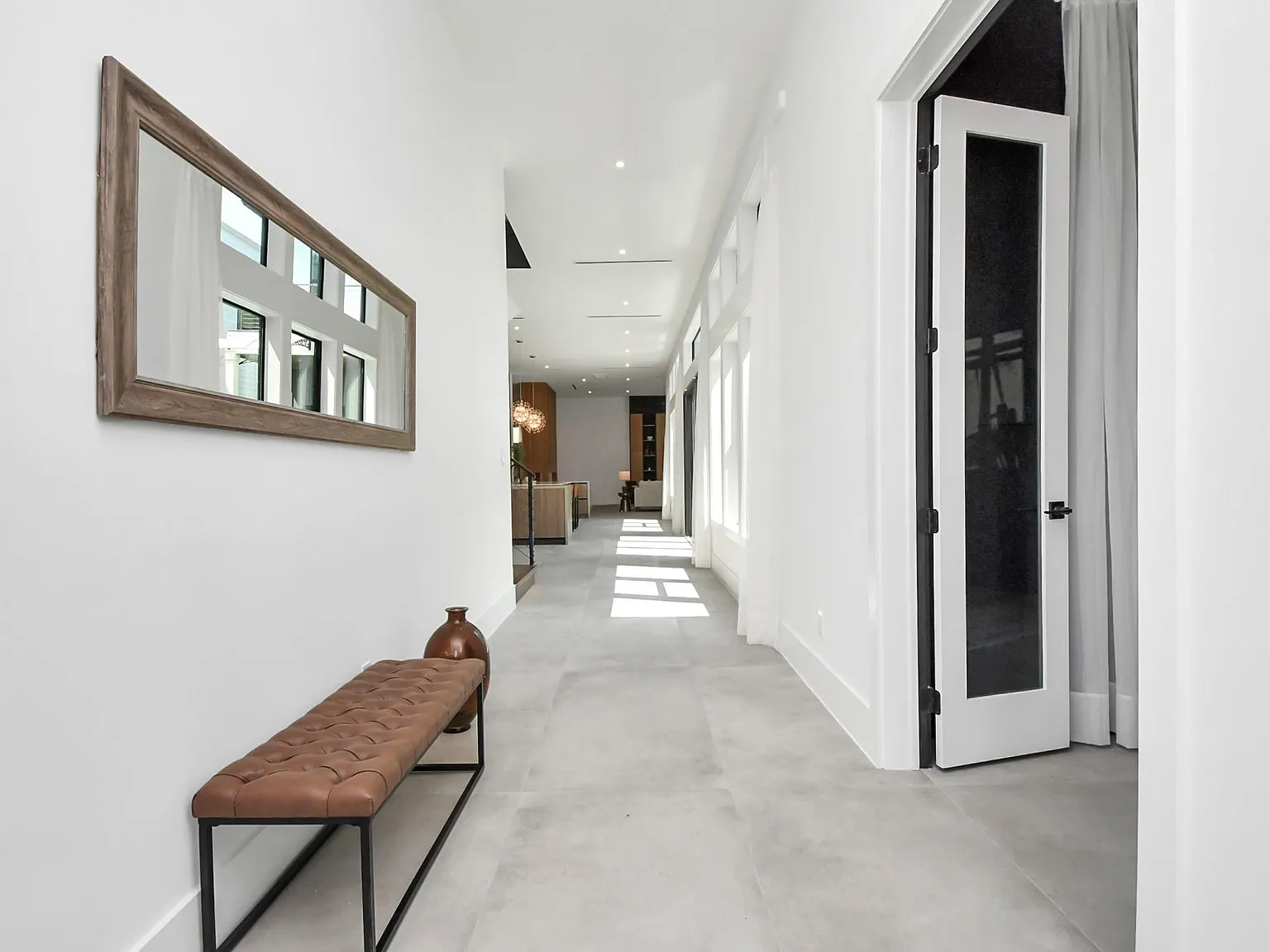 5 bed, 5.5 bath, 5512 sqft, $20,000 — Photo 4