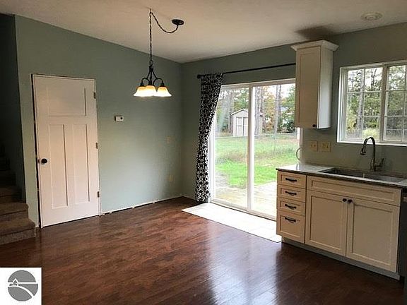 5th image of 3875 Torrey Pines Dr