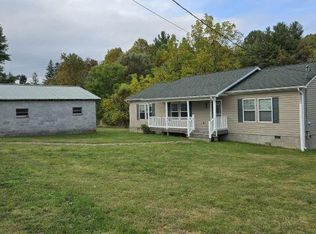 37 Church St, Meadow Bridge, WV 25976
