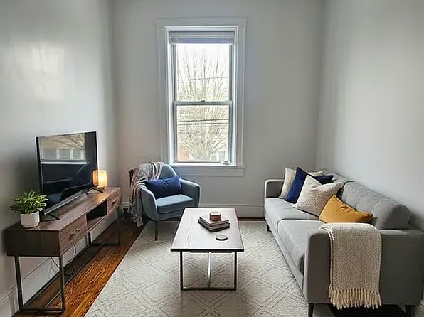 28-43 46th St #2B