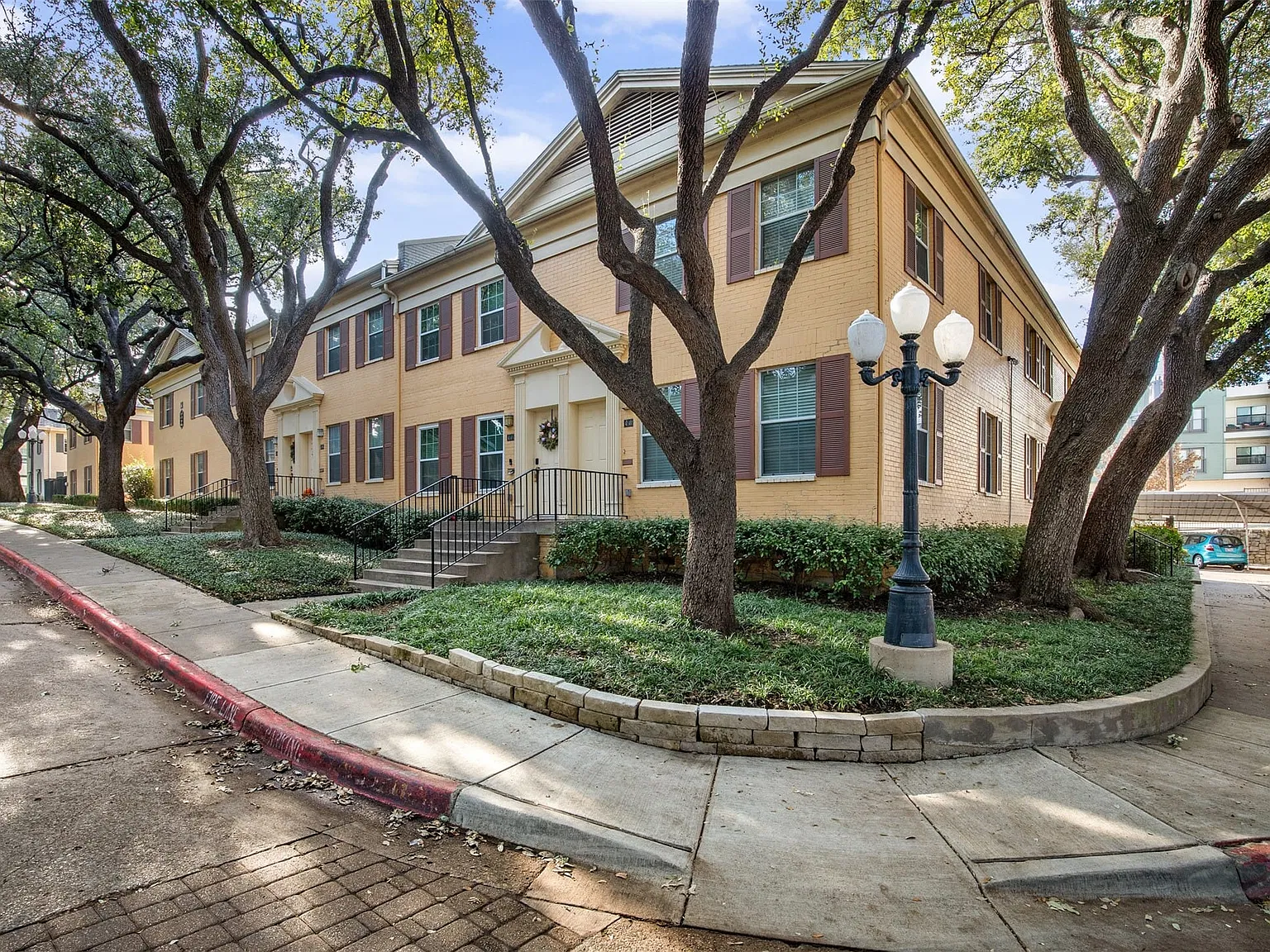2 bed, 1.5 bath, 956 sqft, $1,750 — Photo 4