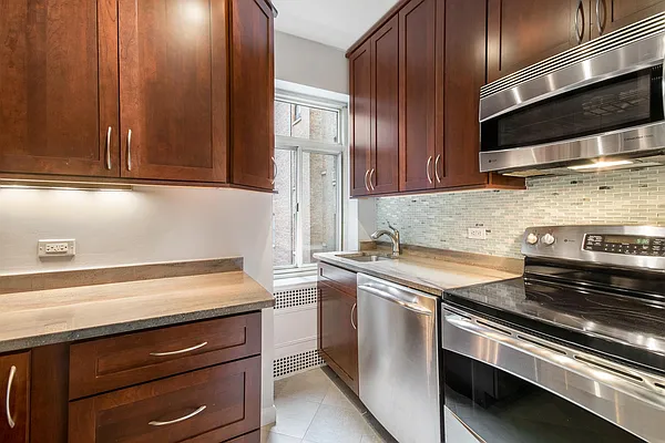 Sold by William Raveis Real Estate | media 14