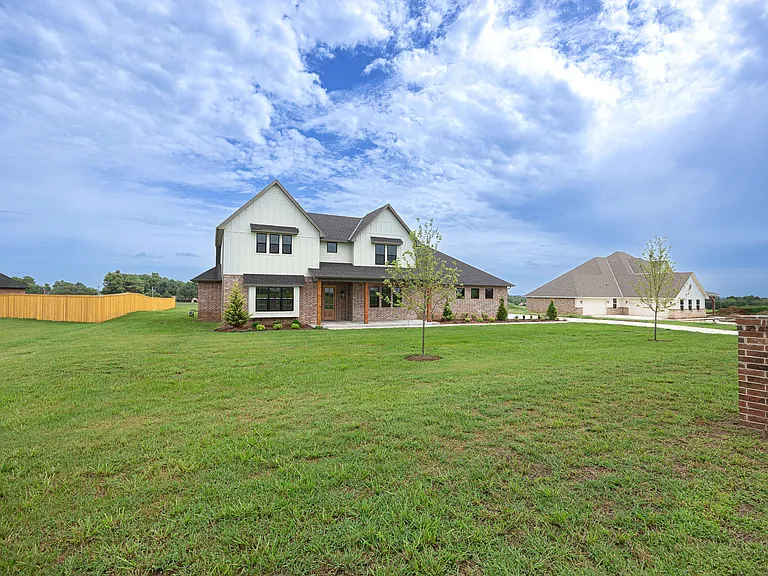2920 Edgefield Ln — Photo 3