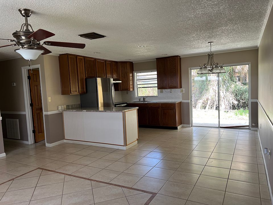 Kitchen & Dining Room