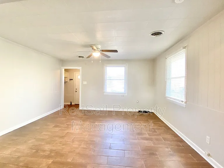 323 Roane Dr — Photo 6