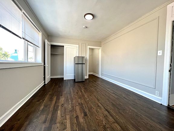 3rd image of 6912 N Ashland Blvd #410