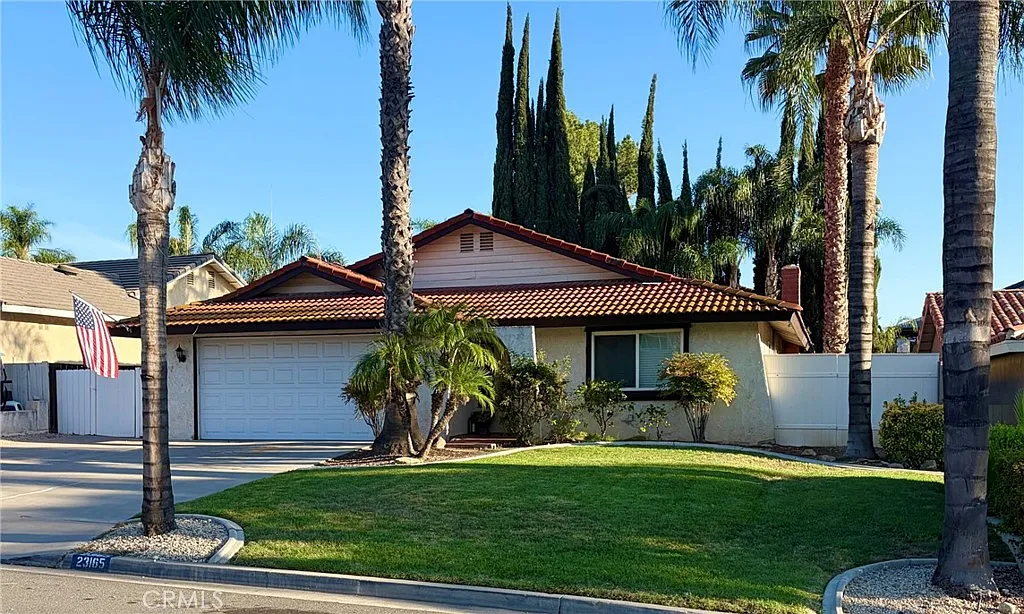 4 bed, 1925 sqft, $3,200 — Photo 1