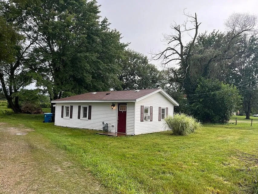 605 Marsh Rd photo 1