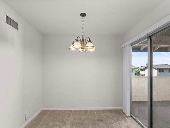 3rd image of 186 Southampton Way #29