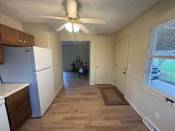 5th image of 8326 Warren Dr