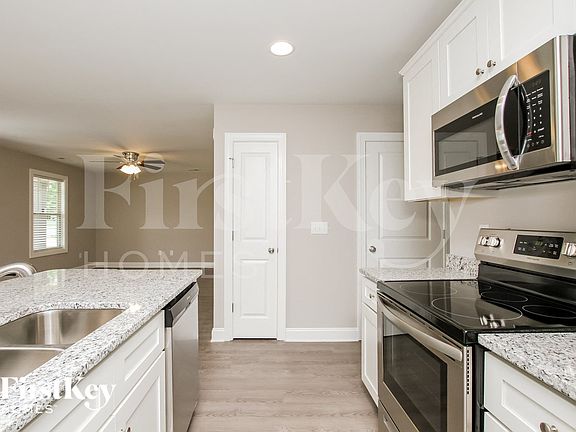 5th image of 235 Front St