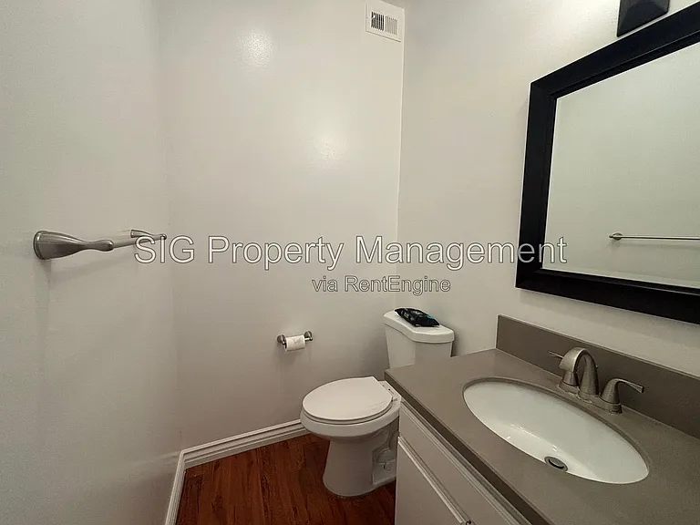 3200 Fairesta St #5 — Photo 9