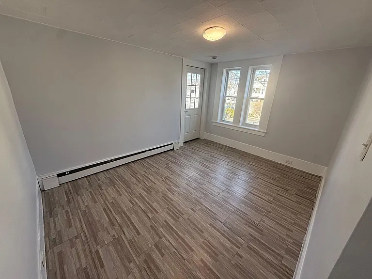 573 Main St — Photo 14