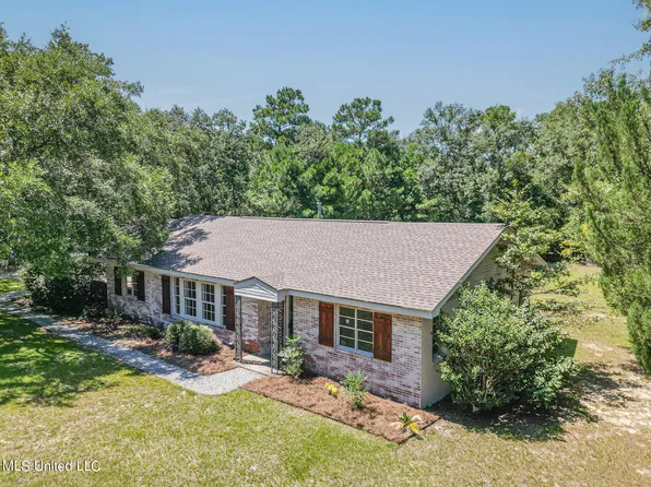 600 Graveline Rd, Gautier, MS 39553