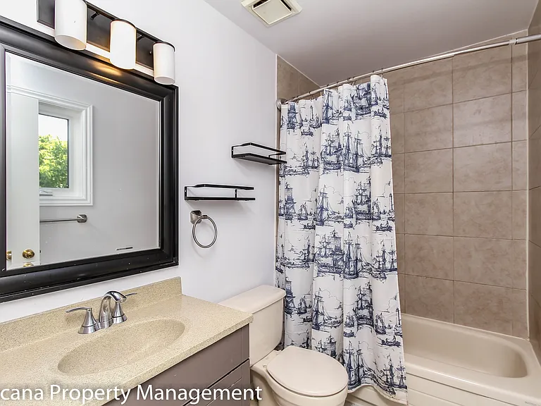 72 Burlington Cres #1 — Photo 22