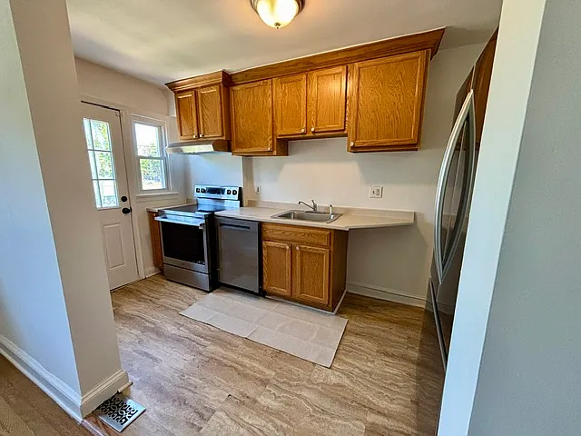 1760 E St NE — Photo 8