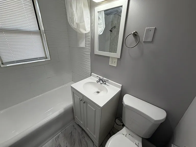 1332 W 82nd St — Photo 6