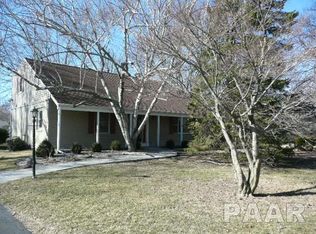 6021 N Wickwood Rd, Peoria, IL 61614