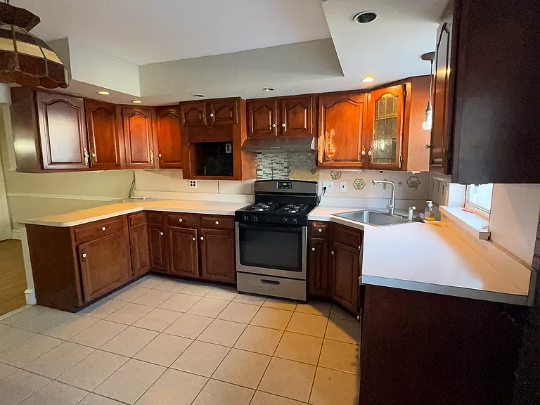 3411 Brighton St — Photo 7
