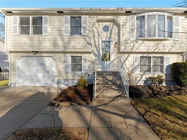 36 Vivian Ave, North Providence, RI 02904