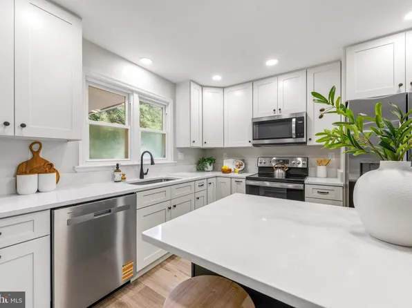 852 Woodmont Rd, Annapolis, MD 21401