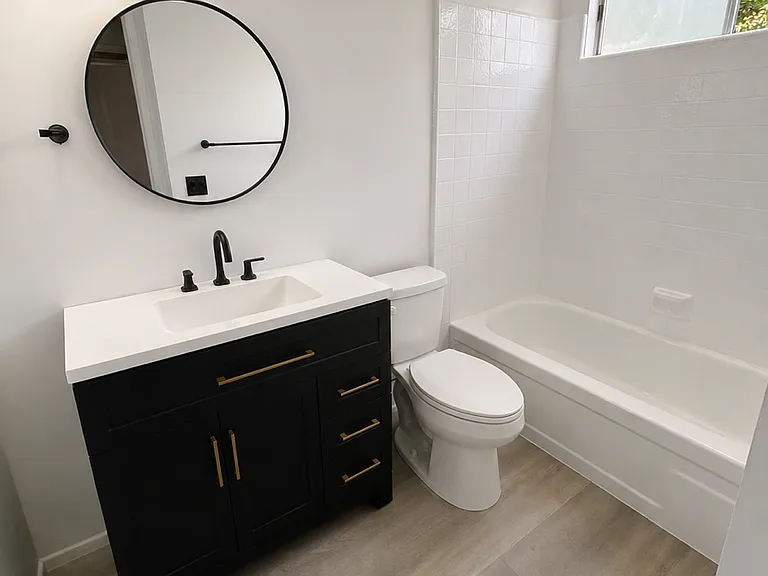 1814 S Bundy Dr #4 — Photo 5