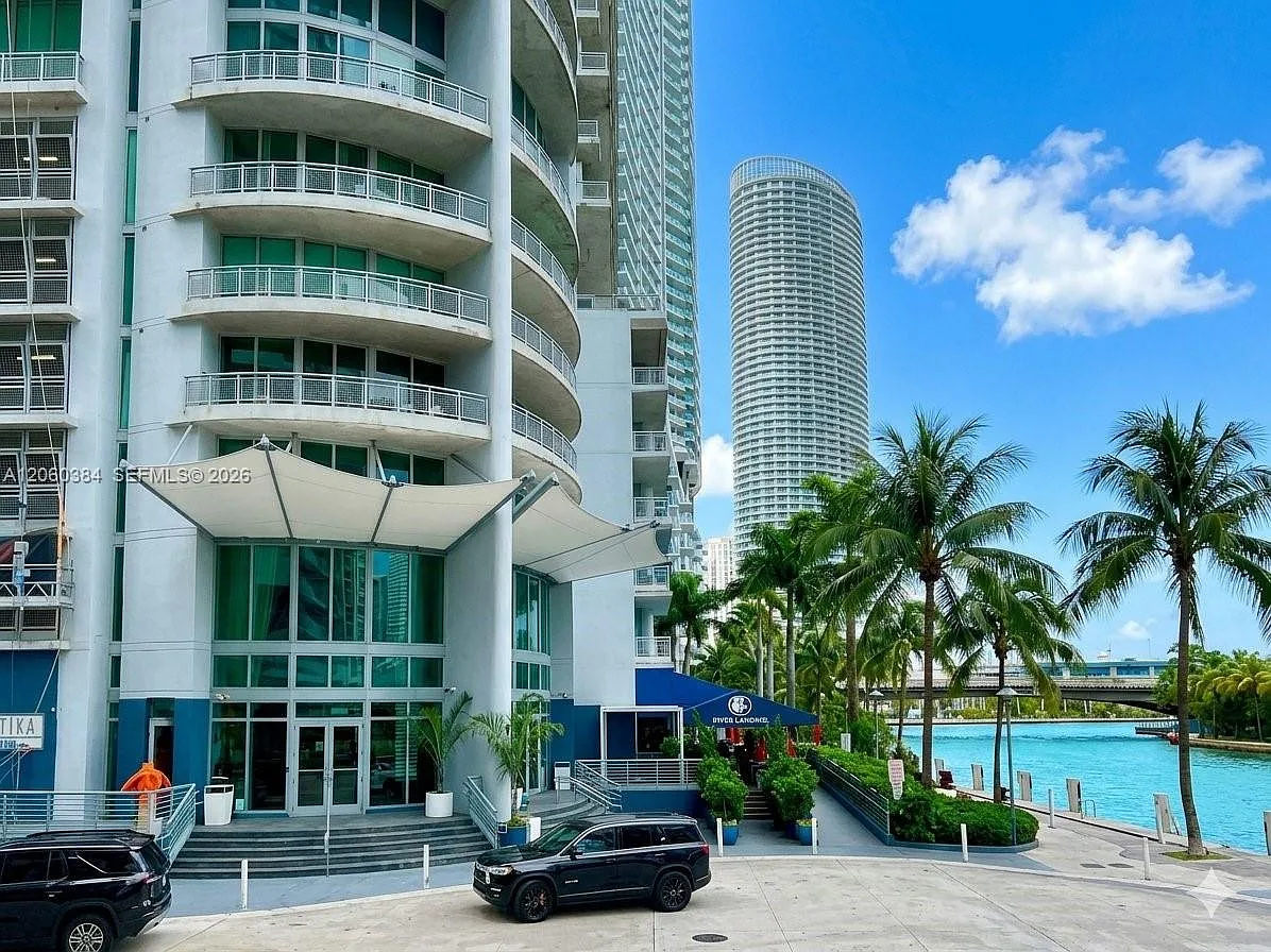 Neo Vertika Condo — Photo 2